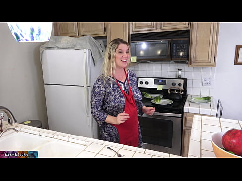 ❤️ A madrasta o ordenha na cozinha antes de sua data Porno vídeo em pt-br.goodseller.top ❌❤
